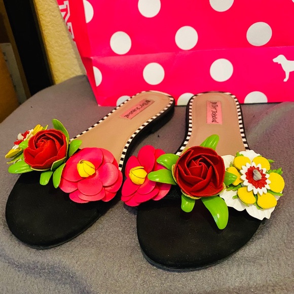 Betsey Johnson Shoes - Betsey Johnson slip on sz 7